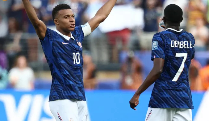 法国3-0瑞典：姆巴佩淘汰赛9球破纪录，前场四重奏令对手窒息