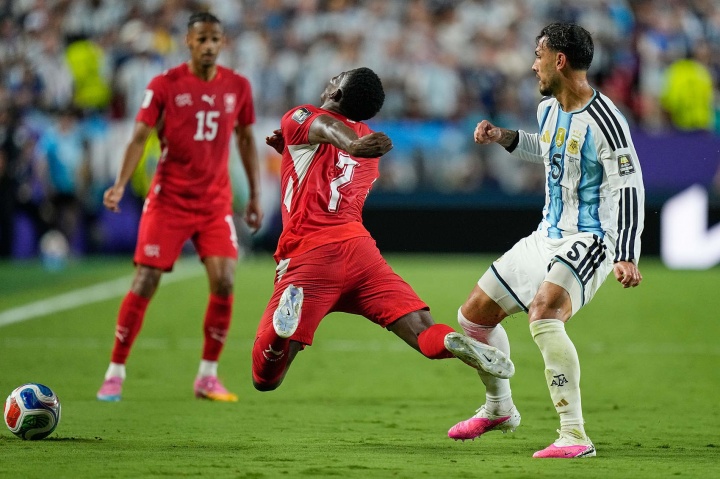 欧足联拒用FIFA新规:VAR不介入首黄判罚,只认第二黄红牌 欧足联拒用FIFA新规:VAR不介入首黄判罚,只认第二黄红牌