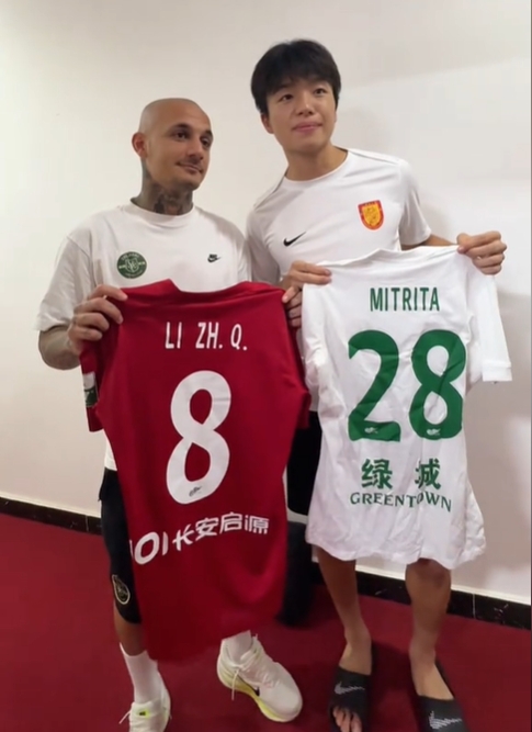 重庆1-1浙江，米特里策李镇全赛后交换球衣首回合冲突画句号