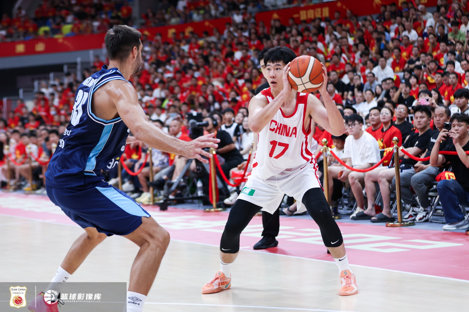 中国男篮状态剧烈起伏 赵嘉义三分成四号位稀缺资产