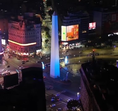 致敬梅西！奥莱：布宜诺斯艾利斯点亮方尖碑等主要建筑，致敬梅西